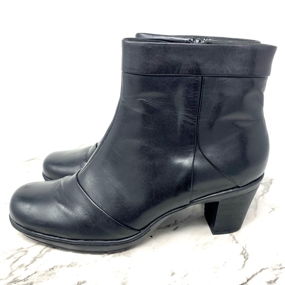 Clarks Black Leather Comfort Ankle Booties 7 Lagenlook Fall Winter Classic Chic - Picture 3 of 12